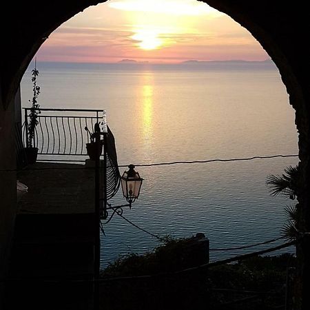 Residenza Porta Di Mare Bed & Breakfast Castellabate Exterior photo
