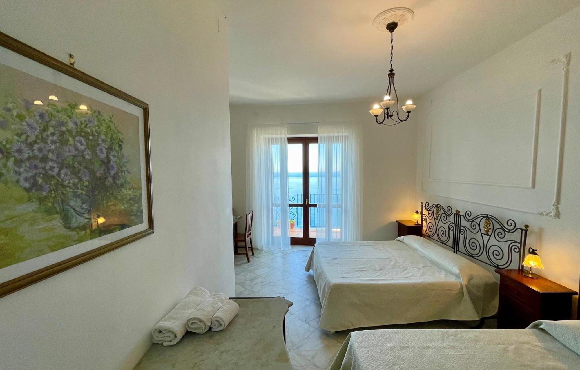 Residenza Porta Di Mare Bed & Breakfast Castellabate Exterior photo