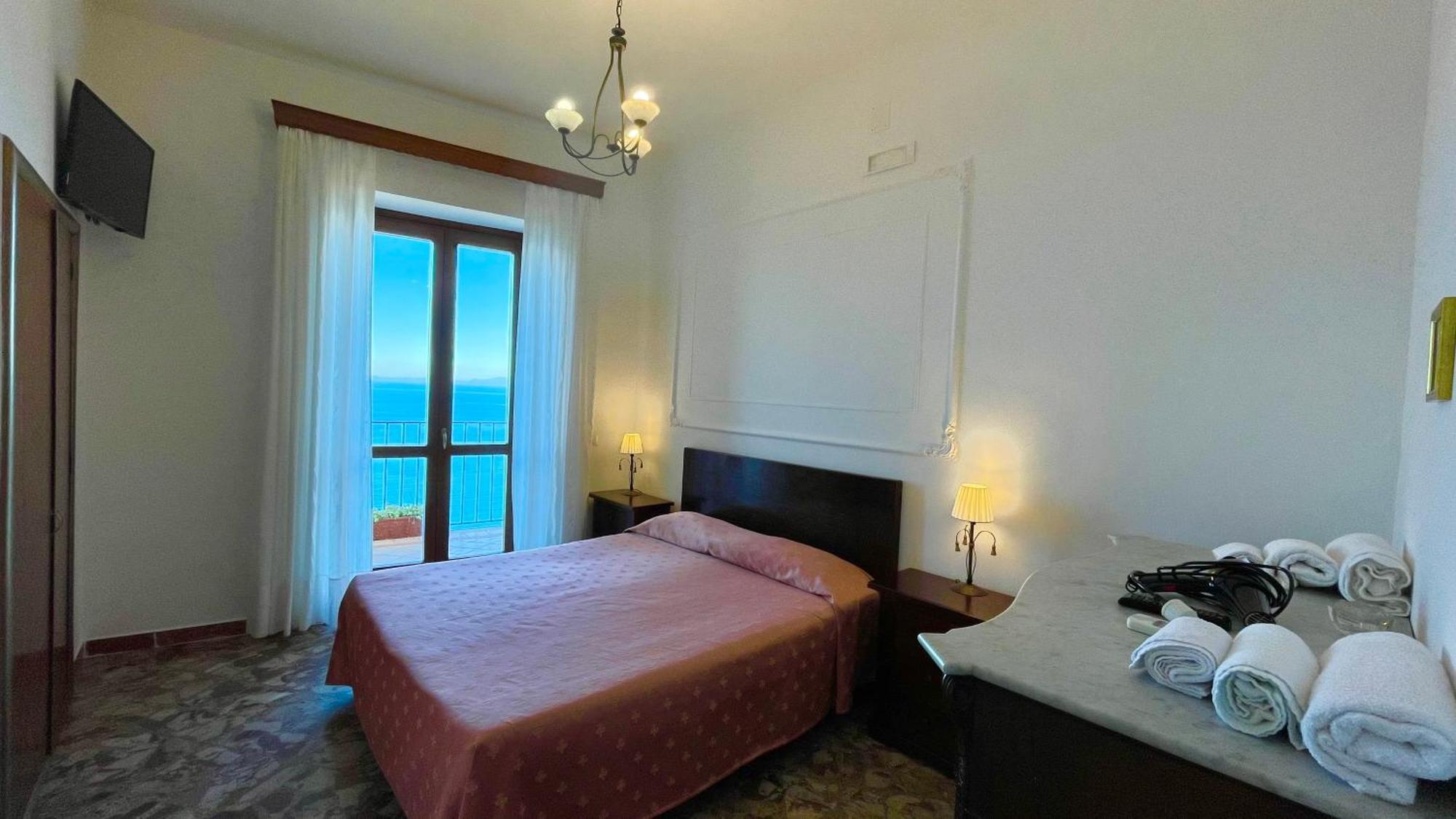Residenza Porta Di Mare Bed & Breakfast Castellabate Exterior photo