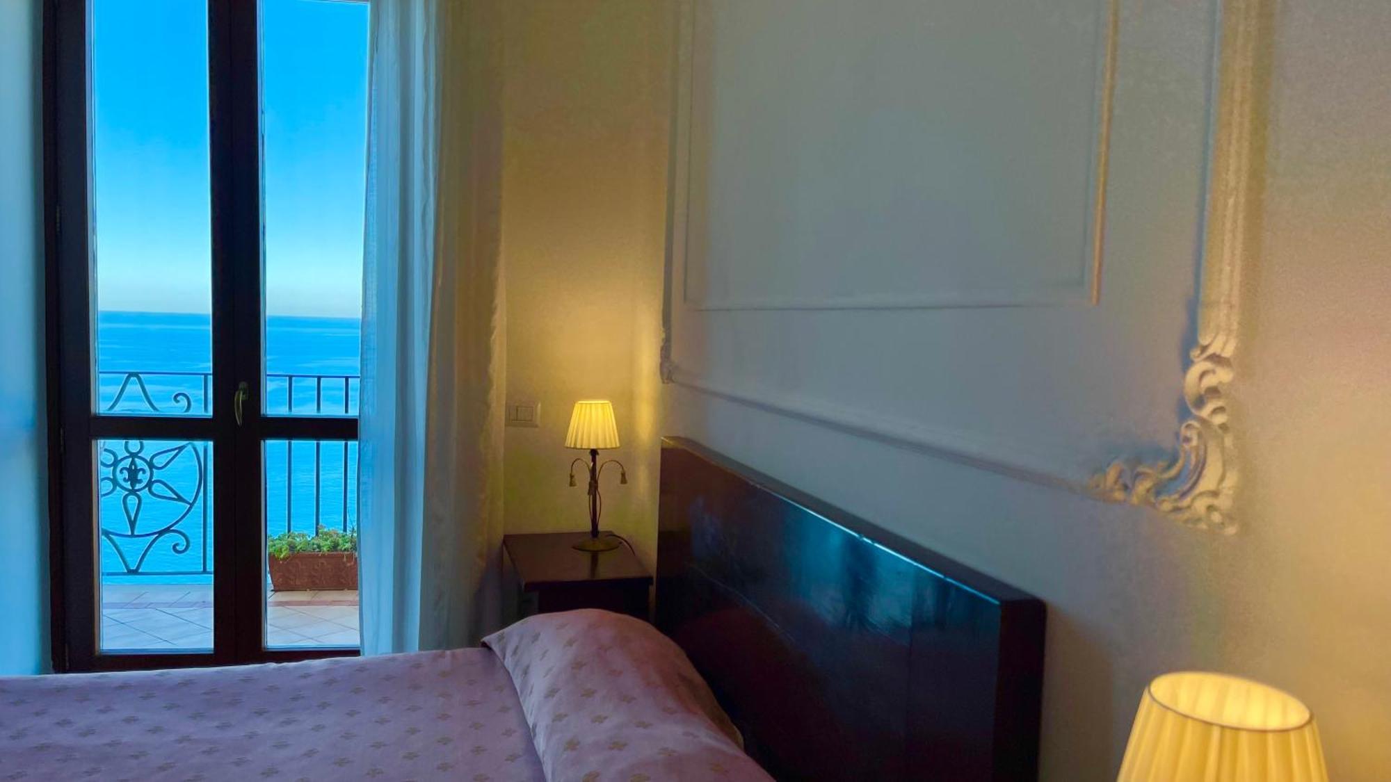 Residenza Porta Di Mare Bed & Breakfast Castellabate Exterior photo