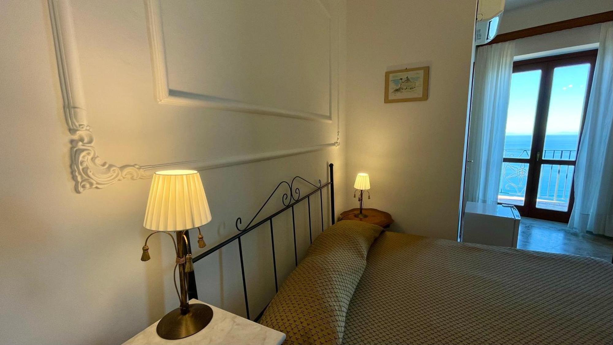 Residenza Porta Di Mare Bed & Breakfast Castellabate Exterior photo