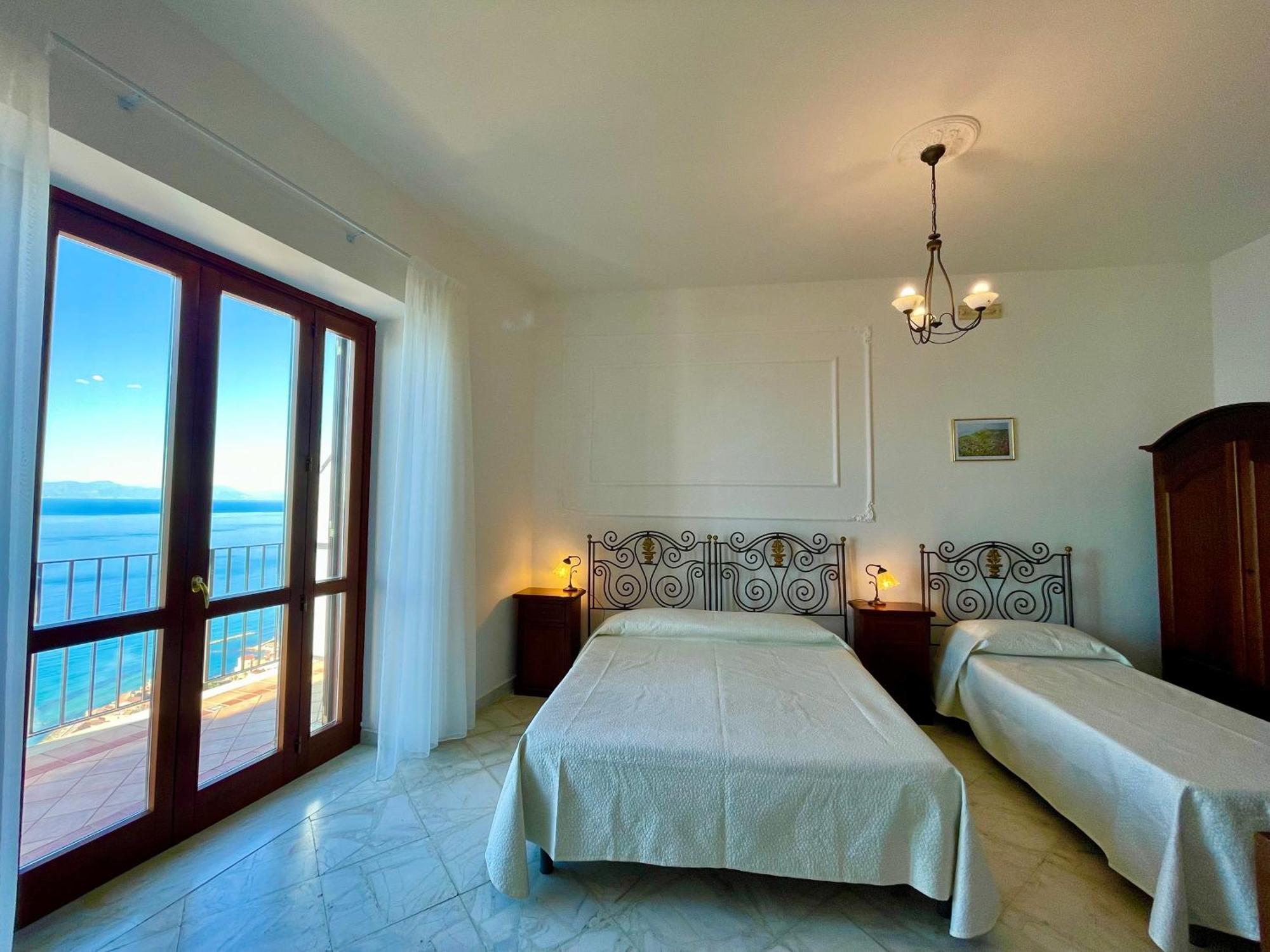 Residenza Porta Di Mare Bed & Breakfast Castellabate Exterior photo