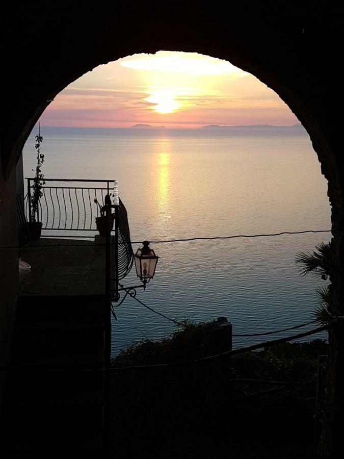 Residenza Porta Di Mare Bed & Breakfast Castellabate Exterior photo